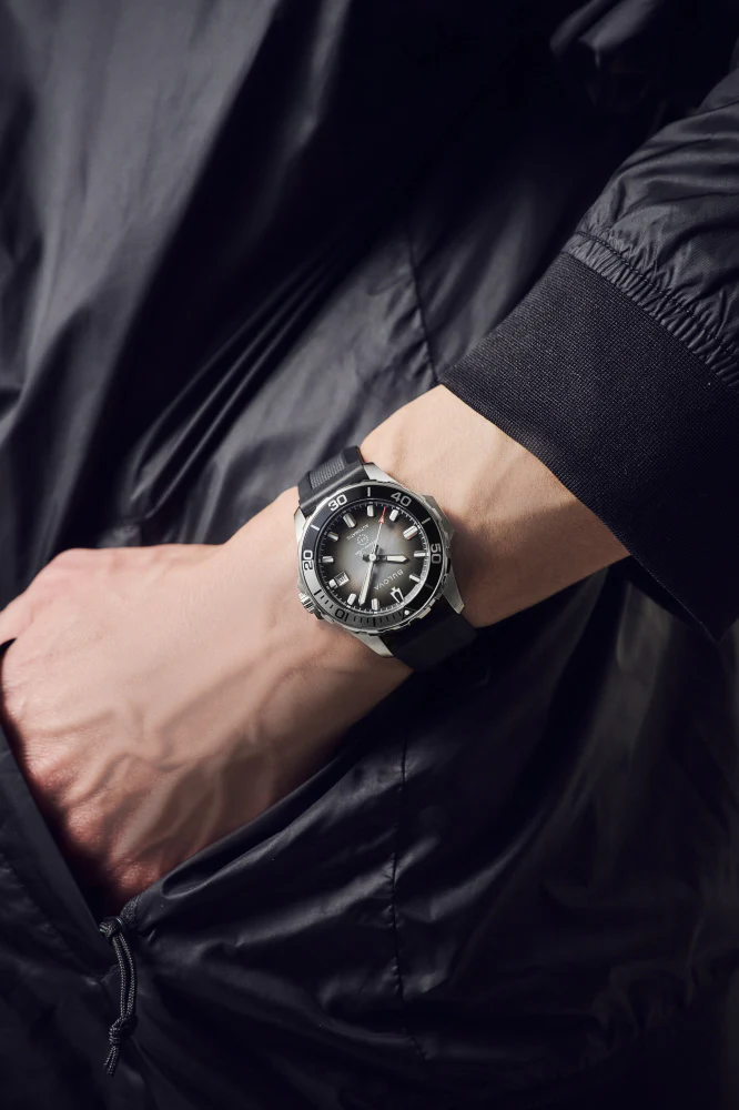 98B465 Bulova Marine Star Automatic Watch Stainless Steel Case Water Resistant Date Display Elegant Design - Image 4