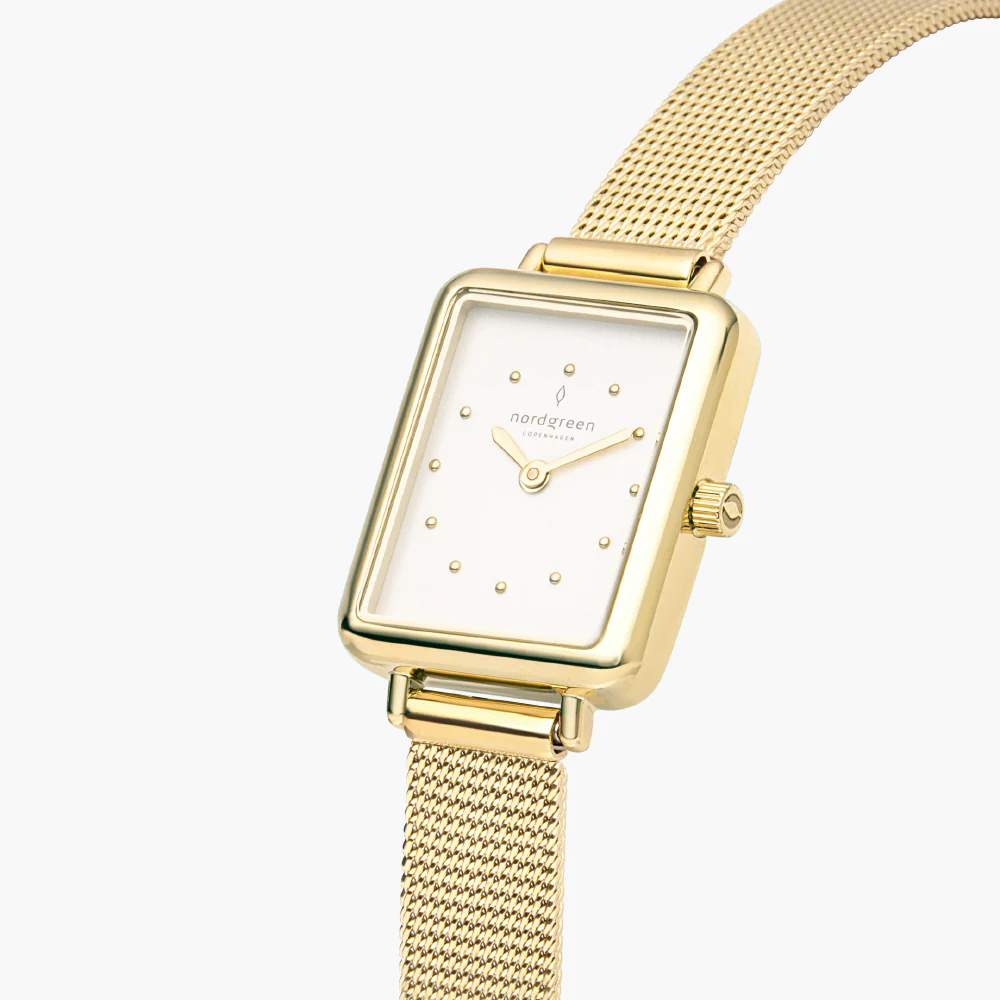 BVLGARI AL20GOMEGOXX Elegant 20mm White Dial Luxury Watch Stainless Steel Water Resistant Classic Design