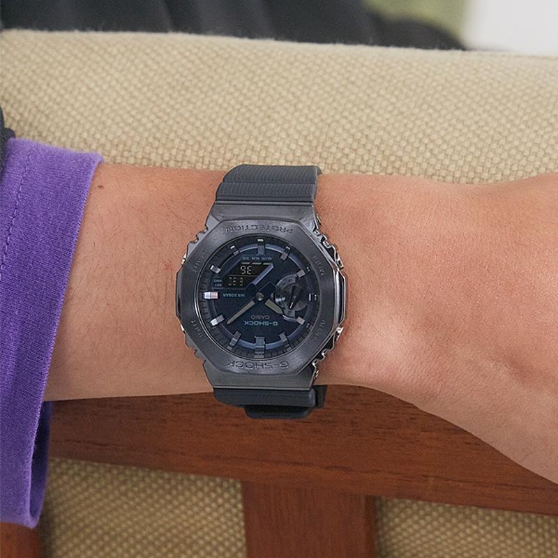 Casio Men's G-SHOCK 20 Bar Waterproof GM-2100 Series GM-2100N-2AJF - Image 4