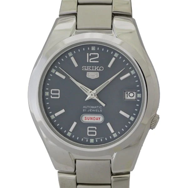 CITIZEN Q996 304 Eco Drive Light Powered Water Resistant Men's Watch with Classic Design and Date Function