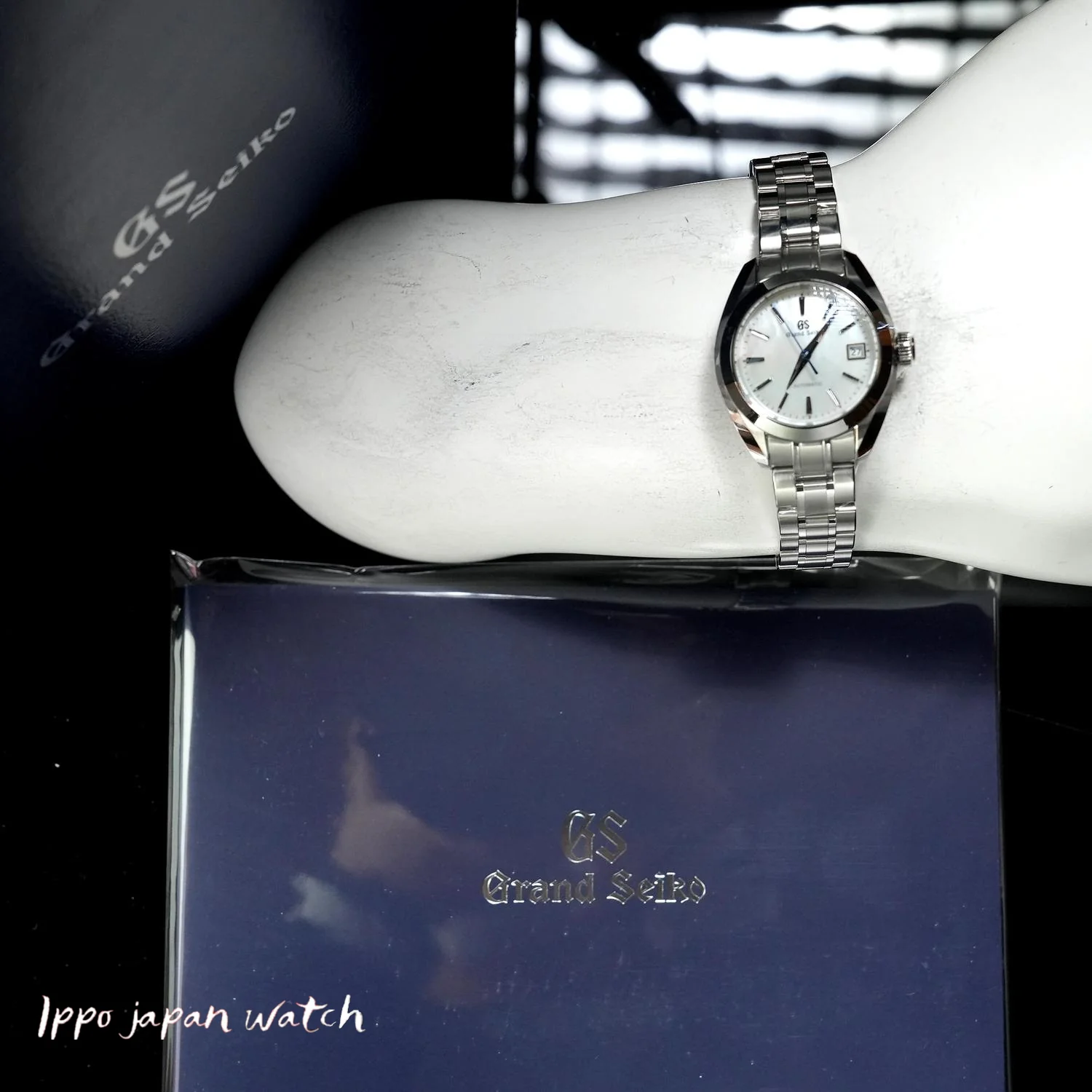 GRAND SEIKO STGK009 Elegant Design Automatic Movement Sapphire Crystal Water Resistant 100m - Image 4