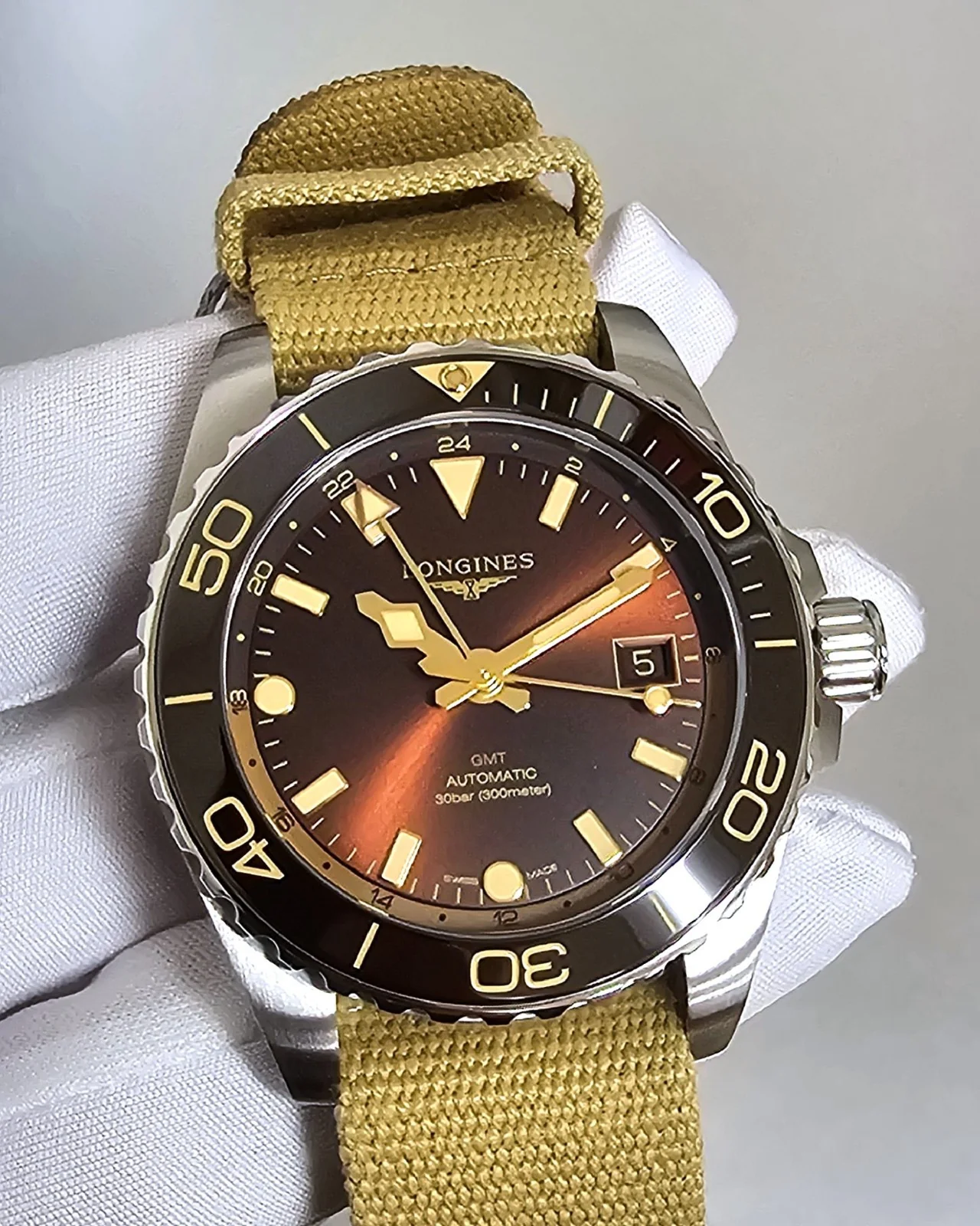 LONGINES L37904662 Hydro Conquest 5-Year Warranty Beige Swiss Automatic Water Resistant Stylish Design