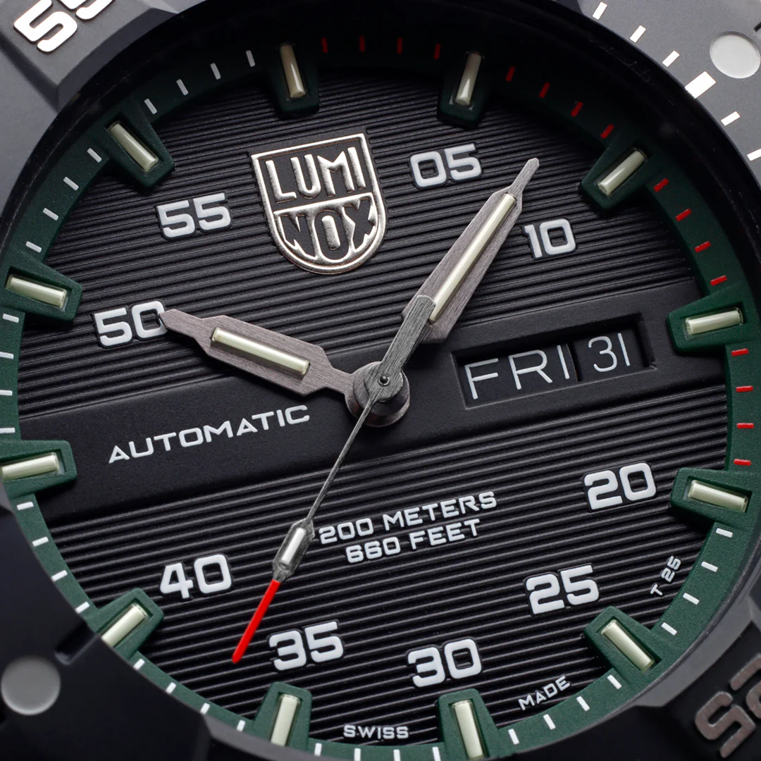 Luminox Master Carbon Seal Automatic 3860 Series Ref. 3877 - Image 4