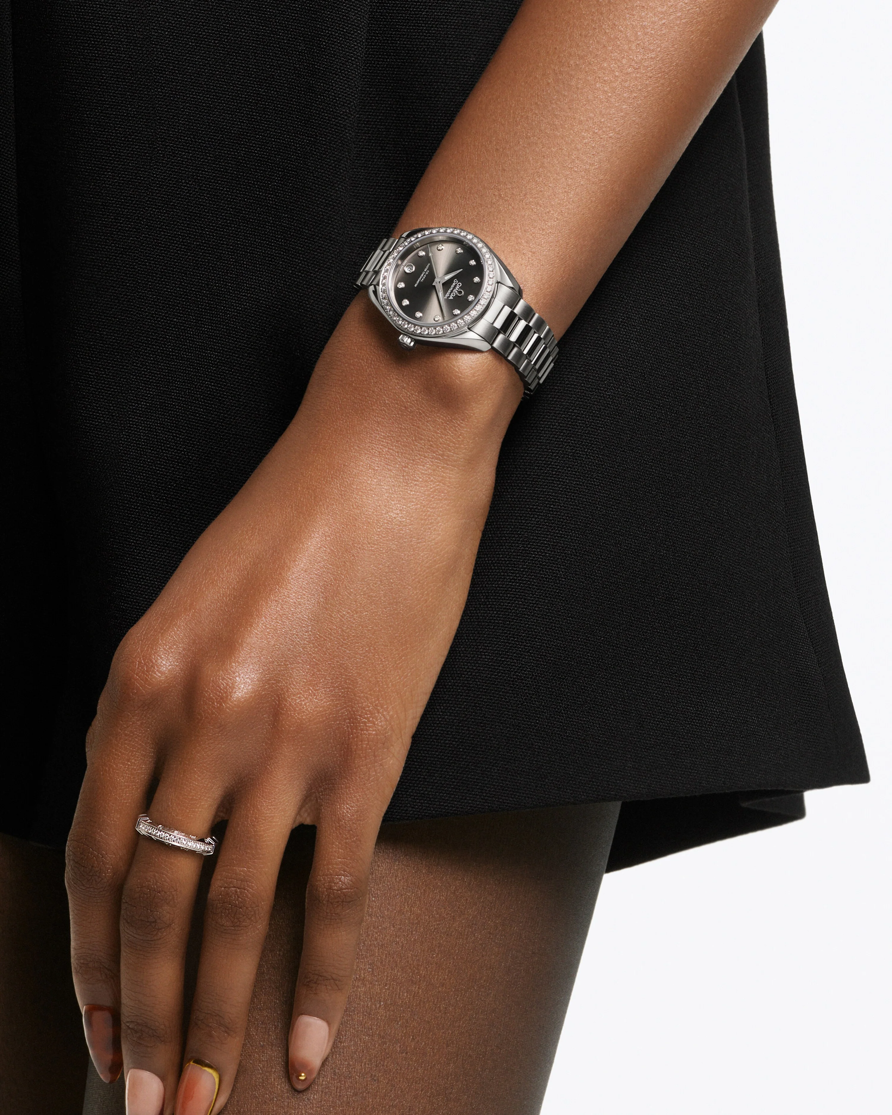 OMEGA 220.15.30.20.56.001 Elegant Design Swiss Automatic Movement 30m Water Resistant Sapphire Crystal - Image 6