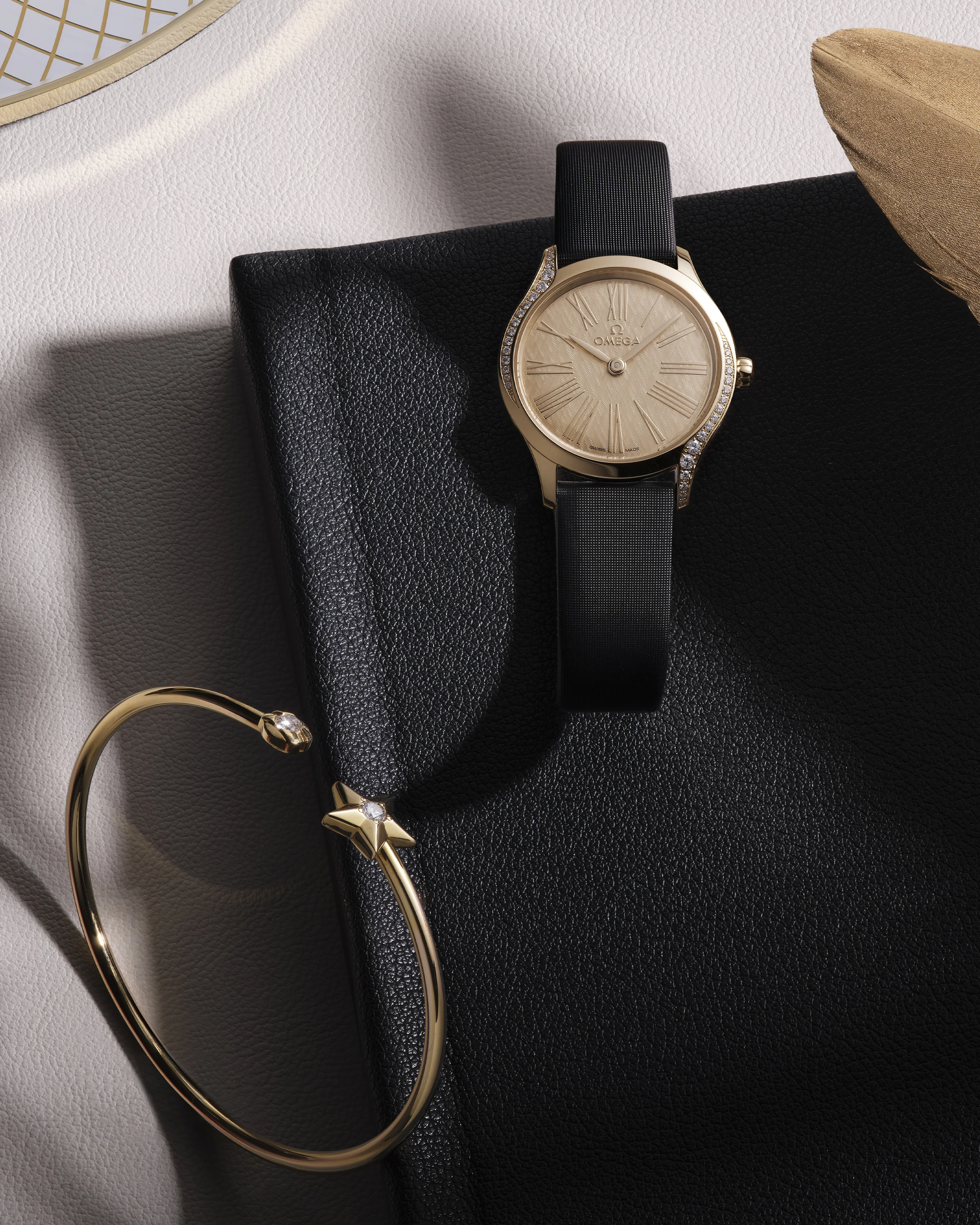 OMEGA 428.57.26.60.99.001 DE VILLE MINI TRÉSOR 26 mm, Moonshine™ gold on fabric strap - Image 5