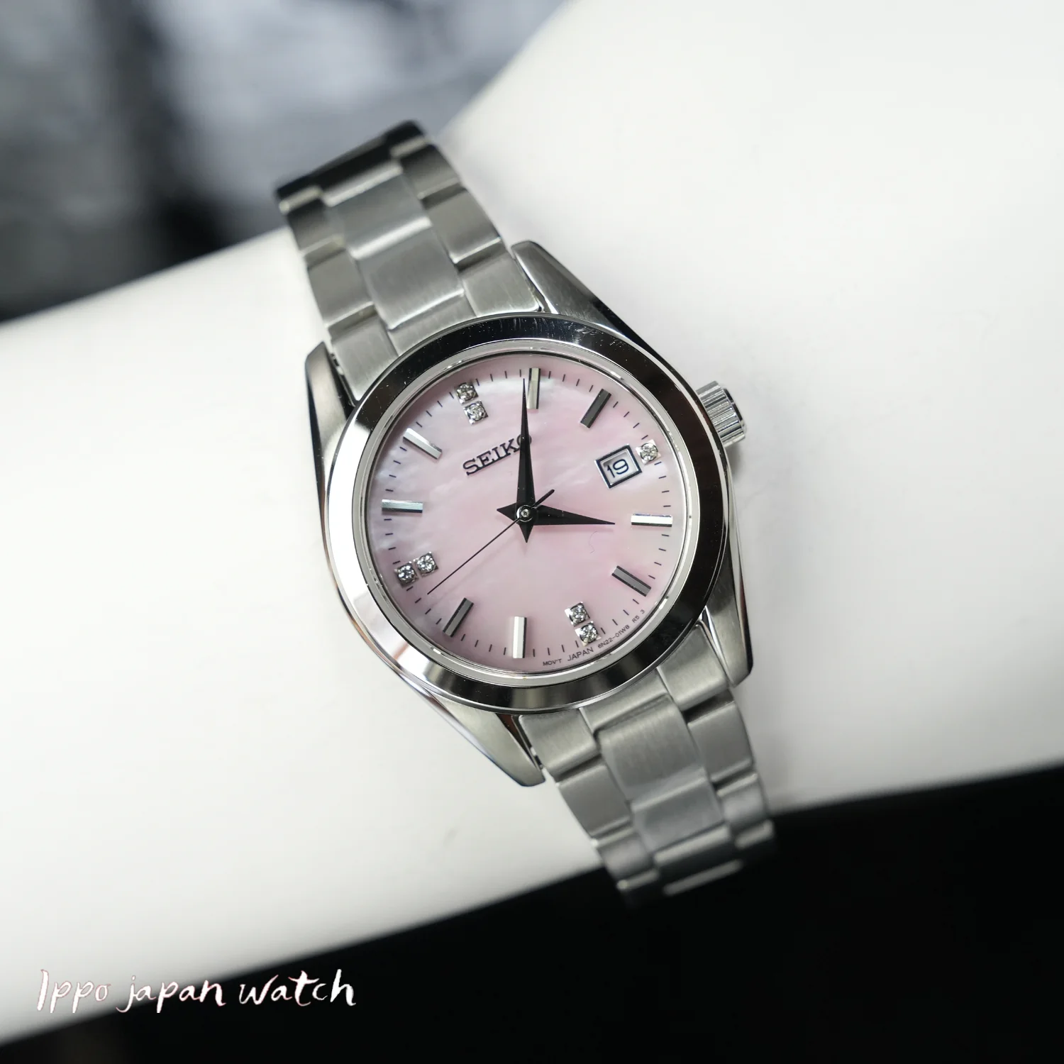 SEIKO HFH002P Elegant Quartz Watch Stylish Pink Dial Stainless Steel Case Water Resistant - Image 4