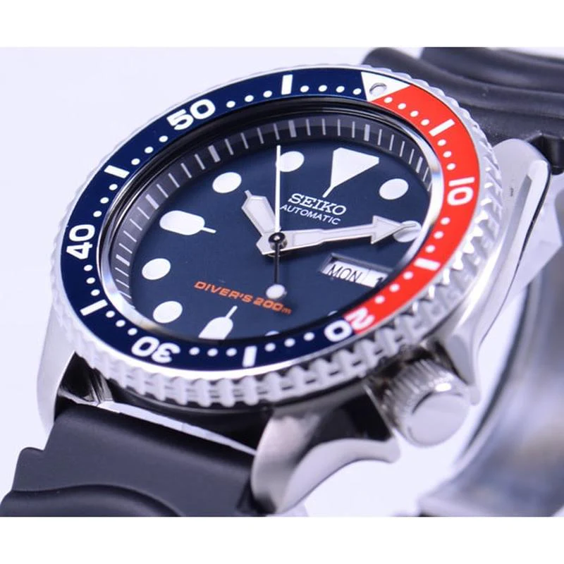 Seiko Men's Seiko Diver's Stainless Steel Automatic Rubber Blue/Red Bezel SKX009K - Image 2