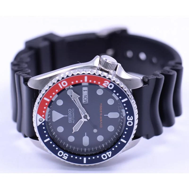 Seiko Men's Seiko Diver's Stainless Steel Automatic Rubber Blue/Red Bezel SKX009K - Image 3