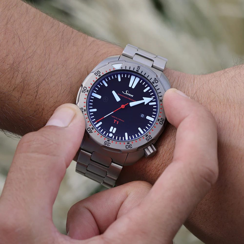 Sinn M14 Automatic Diver's Watch with Rotating Bezel and Water Resistance - Image 2