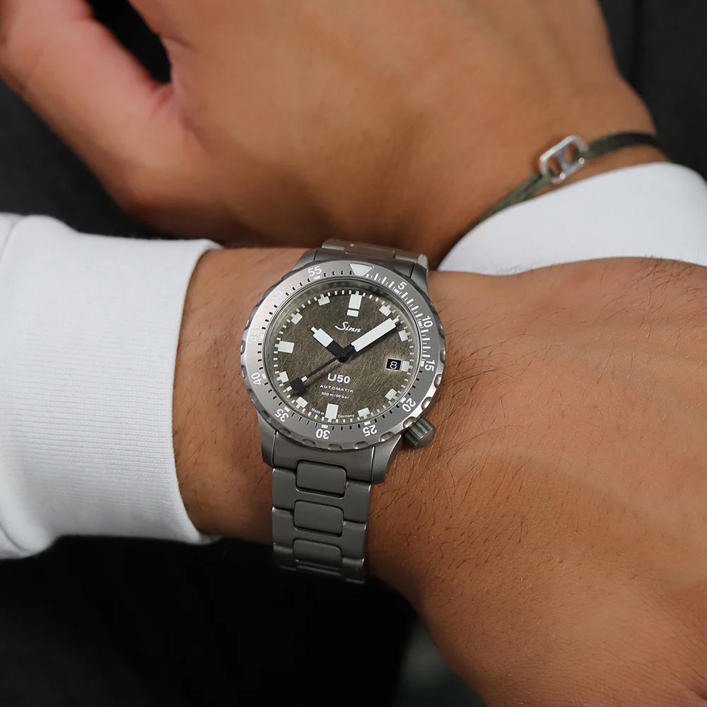Sinn U50.DS Limited Edition Scratch-Resistant Dive Watch with Tegimented Steel Case and 500m Water Resistance - Image 3
