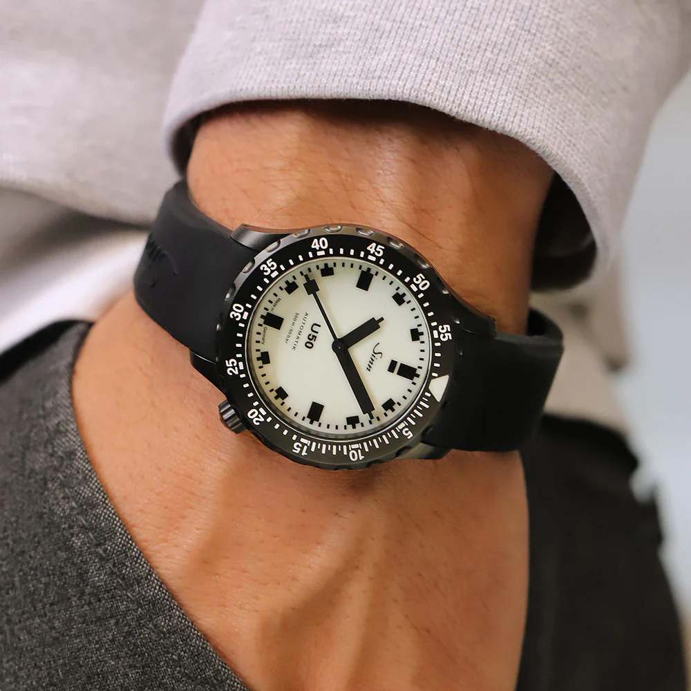 Sinn U50.S.L Limited Edition Watch with Full Dial and Bezel Luminescence for Enhanced Visibility - Image 3
