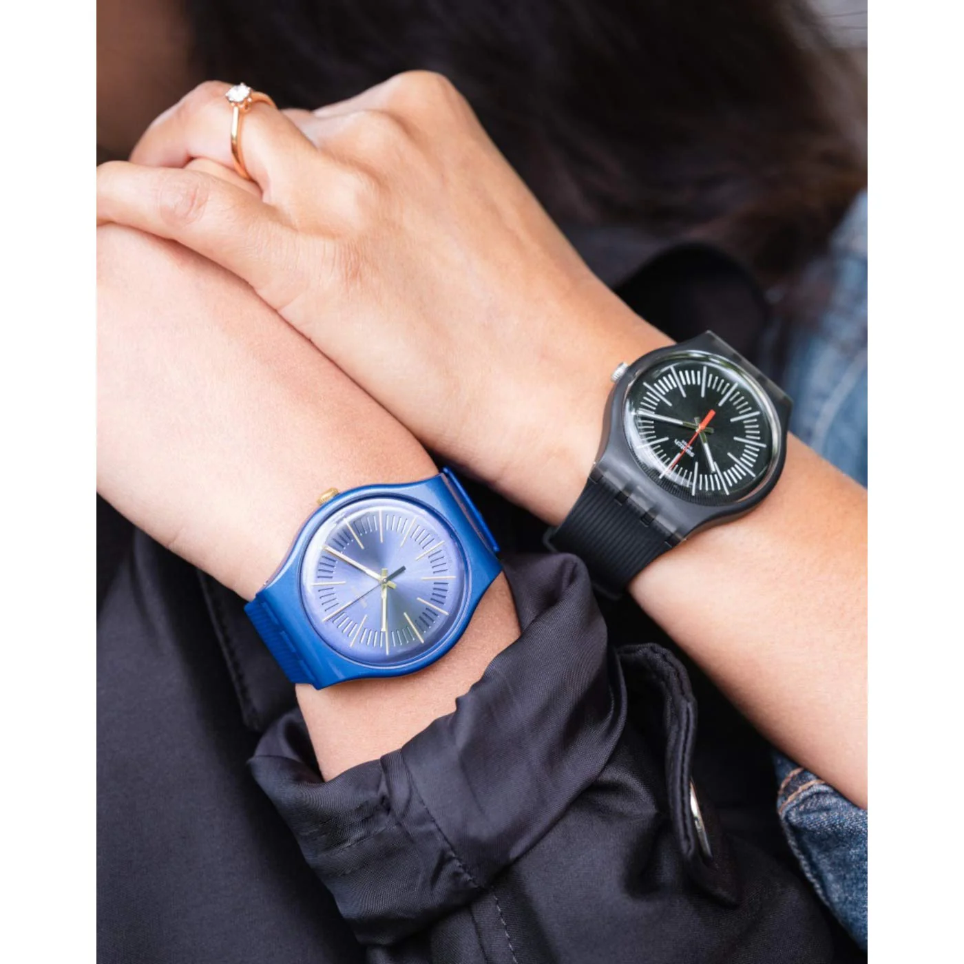 SWATCH ESSENTIALS SUON143 Glow-in-the-Dark Blue Watch - Image 2